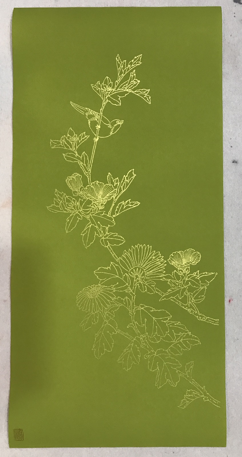 乾隆年仿澄心堂折枝花鳥粉箋