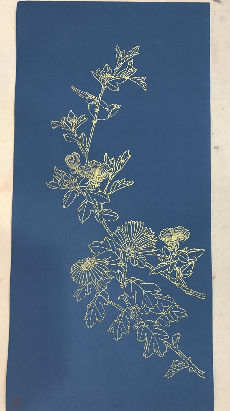 乾隆年仿澄心堂折枝花鳥粉箋